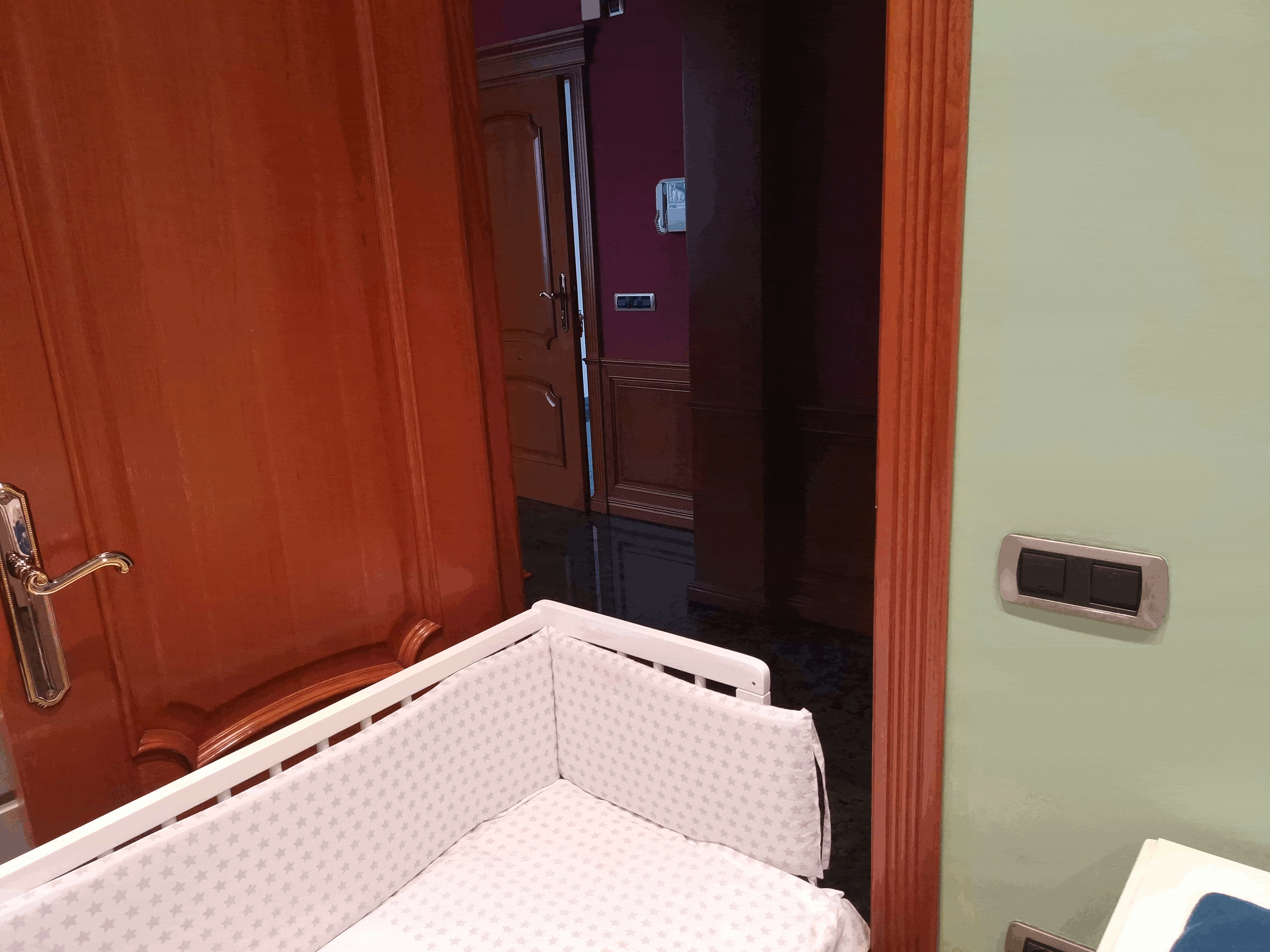 Minicuna flapy pasa por puertas estrechas