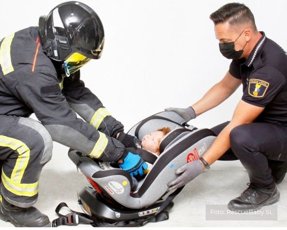 Rescate de bebé en silla de coche 1