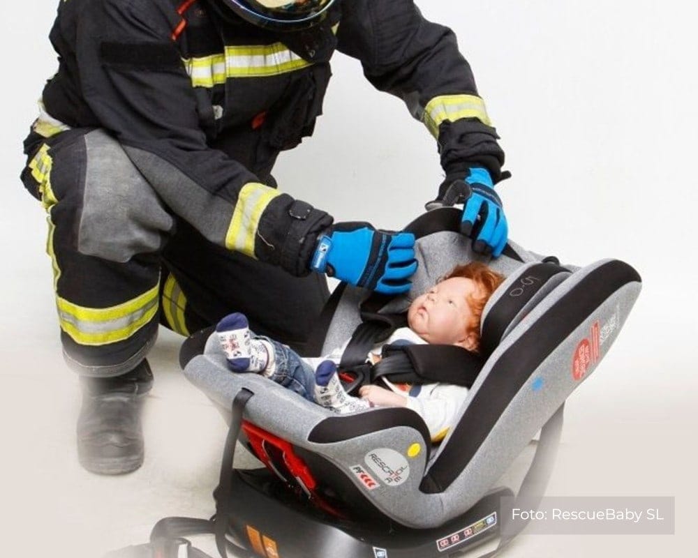Rescate de bebé en silla de coche 2